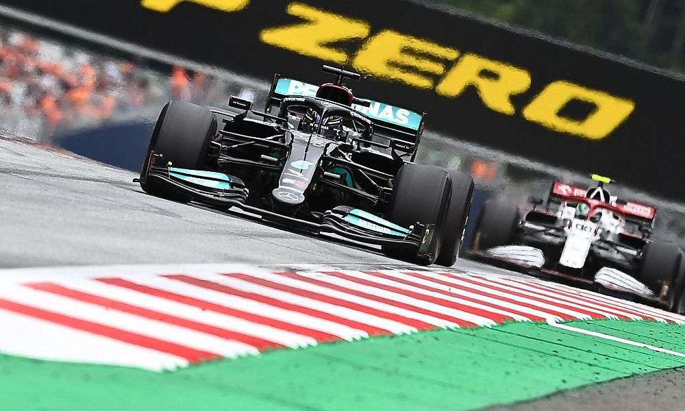 lewis-hamilton-konterte-und-fuhr-bestzeit-im-zweiten-training lewis-hamilton-konterte-und-fuhr-bestzeit-im-zweiten-training