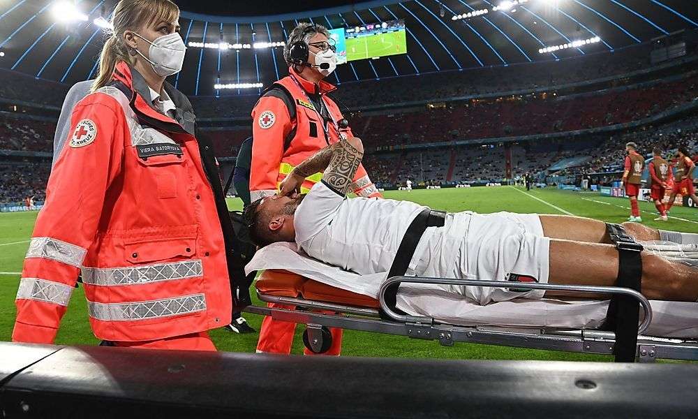 italien-trotz-sieg-unter-schock:-leonardo-spinazzola-schwer-verletzt italien-trotz-sieg-unter-schock:-leonardo-spinazzola-schwer-verletzt