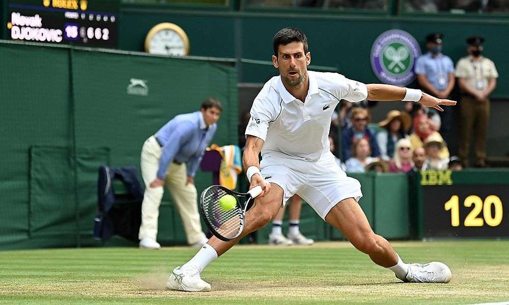 matteo-berrettini-steht-bereits-mit-dem-ruecken-zur-wand matteo-berrettini-steht-bereits-mit-dem-ruecken-zur-wand