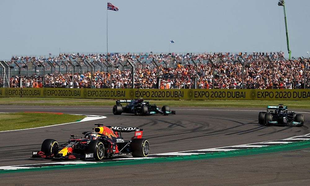 verstappen-souveraener-sieger-im-ersten-sprintrennen verstappen-souveraener-sieger-im-ersten-sprintrennen