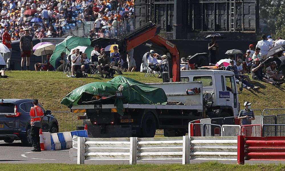 max-verstappen-nach-hartem-aufprall-im-krankenhaus max-verstappen-nach-hartem-aufprall-im-krankenhaus