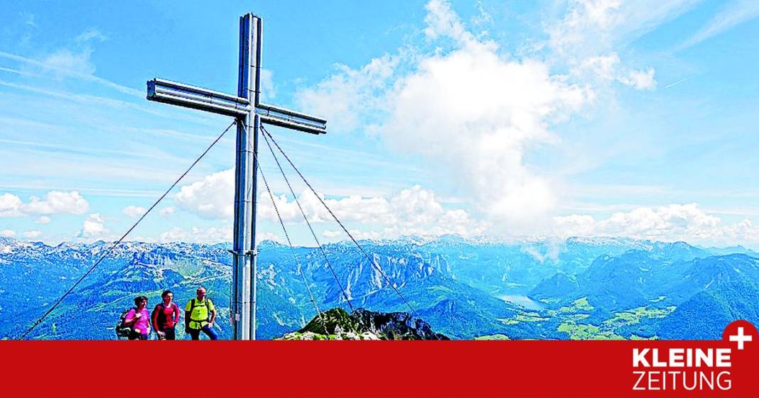 am-hohen-sarstein-liegt-einem-das-salzkammergut-zu-fuessen