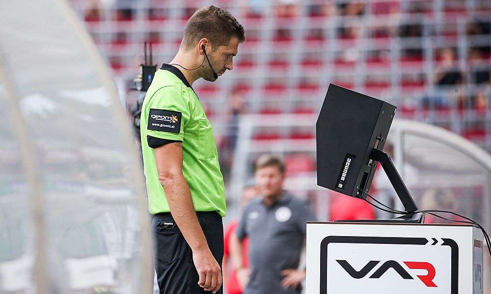 der-video-schiri-kam-letztlich-gut-davon der-video-schiri-kam-letztlich-gut-davon