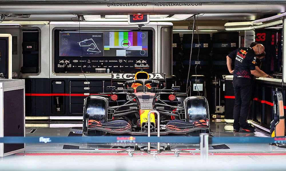 red-bull-racing-trennte-sich-nach-rassismus-text-von-mitarbeiter red-bull-racing-trennte-sich-nach-rassismus-text-von-mitarbeiter