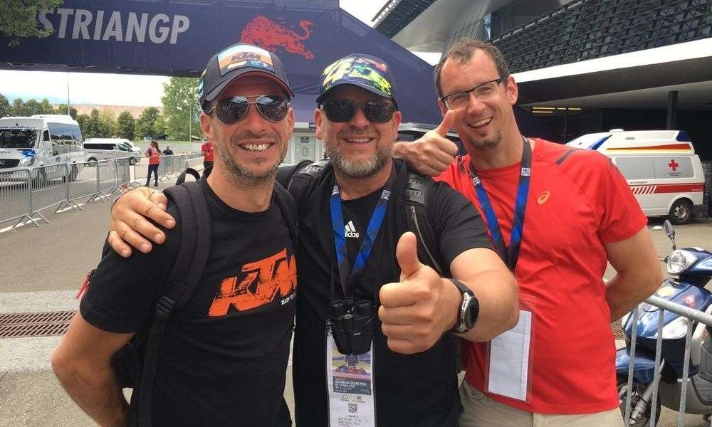 perfektes-motorsport-wetter,-kaum-wartezeiten-bei-anreise perfektes-motorsport-wetter,-kaum-wartezeiten-bei-anreise
