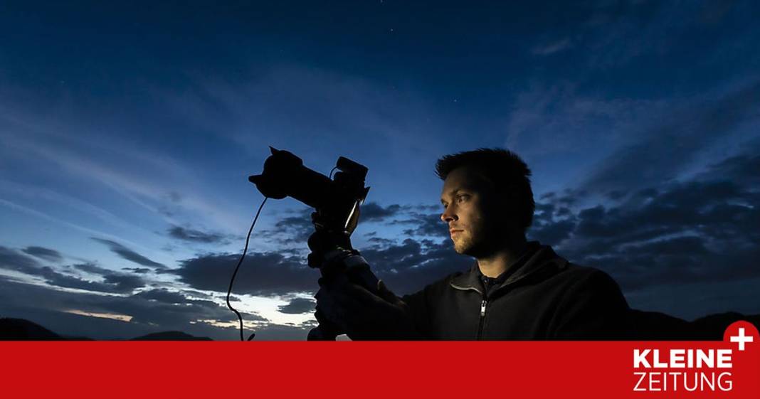 er-ist-unterwegs-in-dunklen-ecken-–-fuer-den-blick-in-die-unendlichkeit er-ist-unterwegs-in-dunklen-ecken-–-fuer-den-blick-in-die-unendlichkeit
