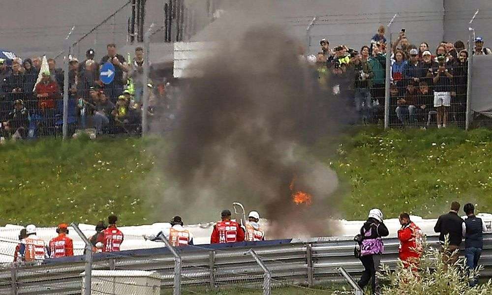 lorenzo-savadori-brach-sich-bei-unfall-den-knoechel-und-faellt-aus lorenzo-savadori-brach-sich-bei-unfall-den-knoechel-und-faellt-aus