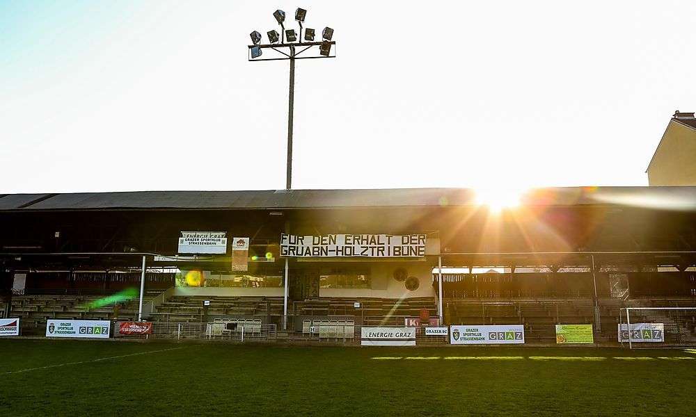 kampfmannschaft-streikt-–-die-hobbymannschaft-des-platzwarts-springt-ein kampfmannschaft-streikt-–-die-hobbymannschaft-des-platzwarts-springt-ein