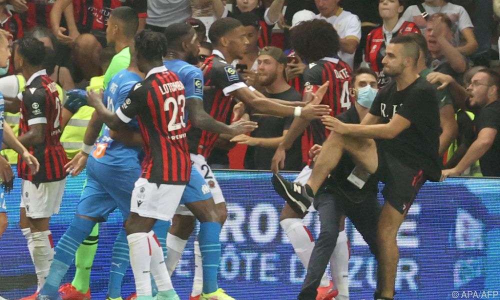 tumulte-im-stadion-von-nizza,-schuldzuweisungen-nach-abbruch tumulte-im-stadion-von-nizza,-schuldzuweisungen-nach-abbruch