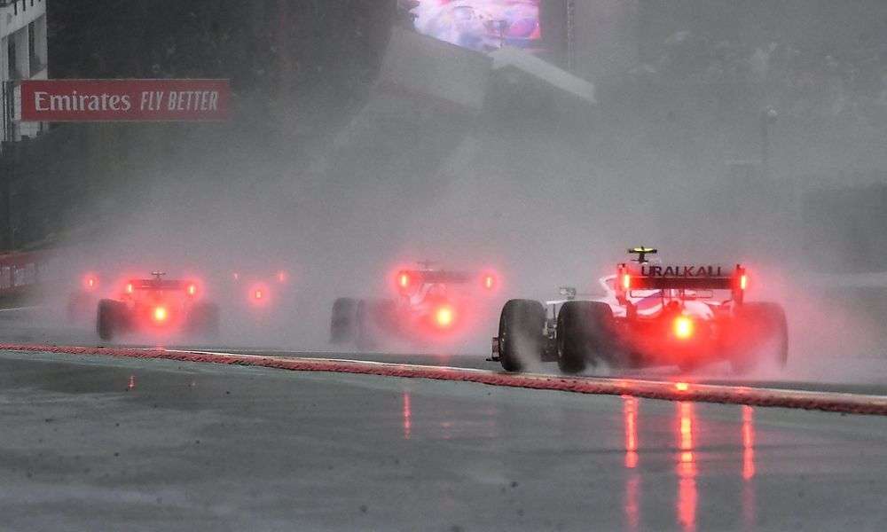 max-verstappen:-520-sekunden-reichten-zum-sieg-im-regenchaos max-verstappen:-520-sekunden-reichten-zum-sieg-im-regenchaos