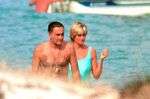lady-diana:-wieso-sie-noch-immer-als-stilvorbild-herhaelt lady-diana:-wieso-sie-noch-immer-als-stilvorbild-herhaelt