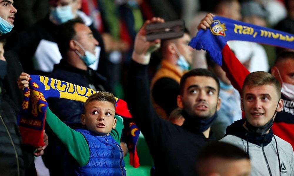 kein-ton:-fans-sprangen-in-chisinau-ein-und-sangen-die-hymne kein-ton:-fans-sprangen-in-chisinau-ein-und-sangen-die-hymne