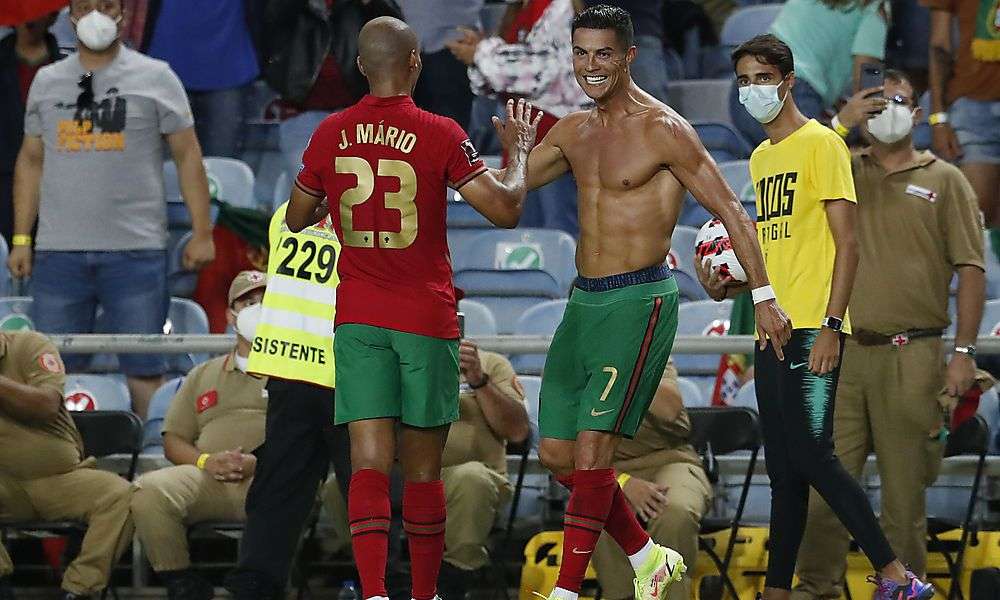 cristiano-ronaldo-ist-jetzt-weltrekordhalter cristiano-ronaldo-ist-jetzt-weltrekordhalter