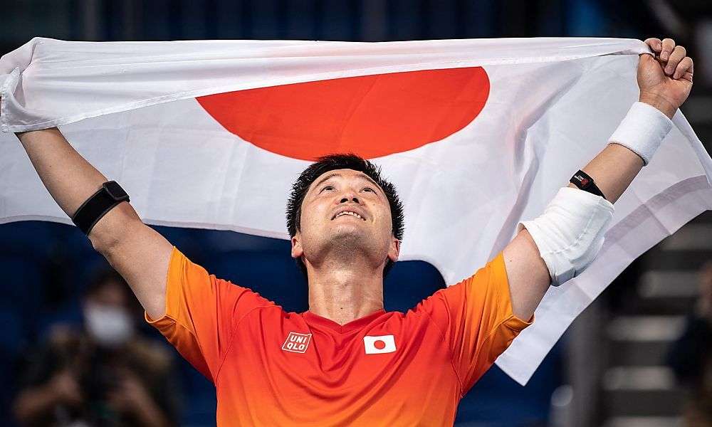 japans-tennis-star-trat-aus-osakas-schatten japans-tennis-star-trat-aus-osakas-schatten