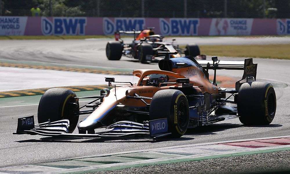 fuehrungsduo-ricciardo-und-verstappen-konnte-sich-ein-wenig-absetzen fuehrungsduo-ricciardo-und-verstappen-konnte-sich-ein-wenig-absetzen