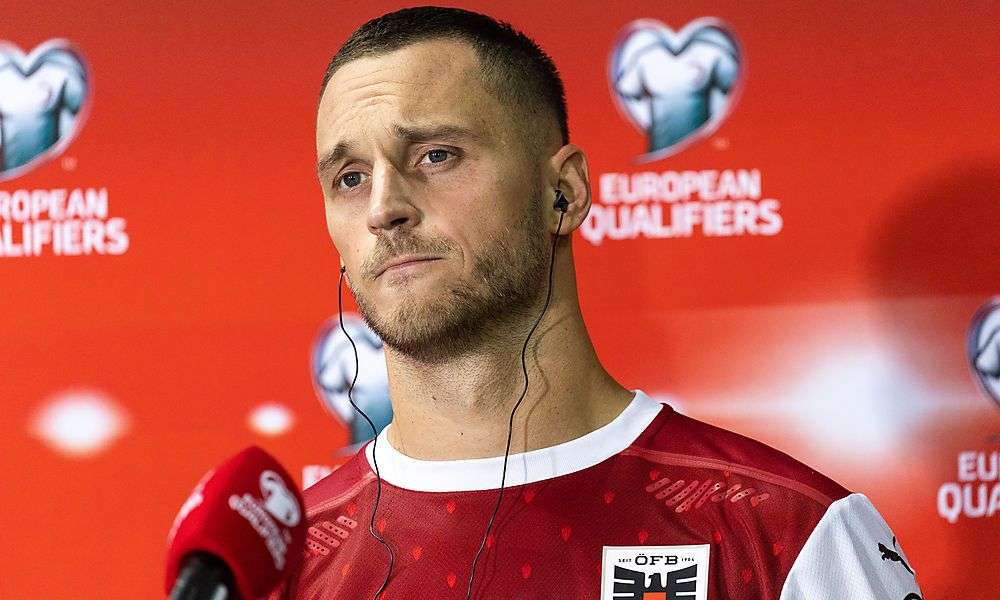 co-kommentator:-marko-arnautovic-tauscht-ball-gegen-mikro co-kommentator:-marko-arnautovic-tauscht-ball-gegen-mikro