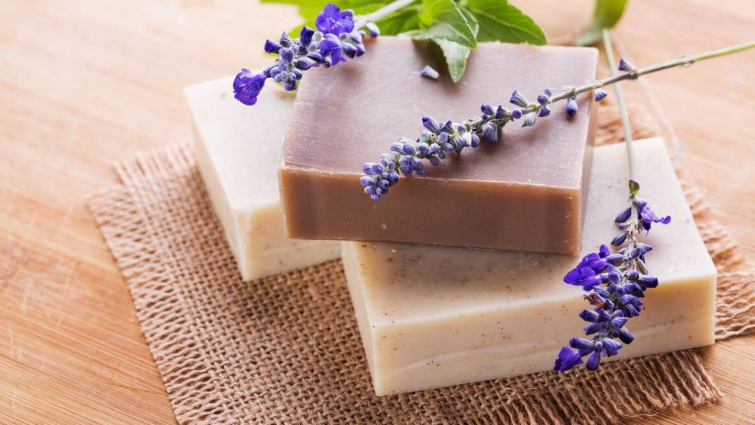natuerliche-haarwaesche:-ist-haarseife-eine-sinnvolle-oder-sinnlose-alternative-zu-shampoo? natuerliche-haarwaesche:-ist-haarseife-eine-sinnvolle-oder-sinnlose-alternative-zu-shampoo?