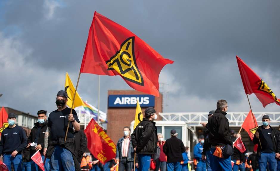 „lassen-uns-nicht-zerschlagen“:-warnstreik-bei-airbus-und-aerotec „lassen-uns-nicht-zerschlagen“:-warnstreik-bei-airbus-und-aerotec