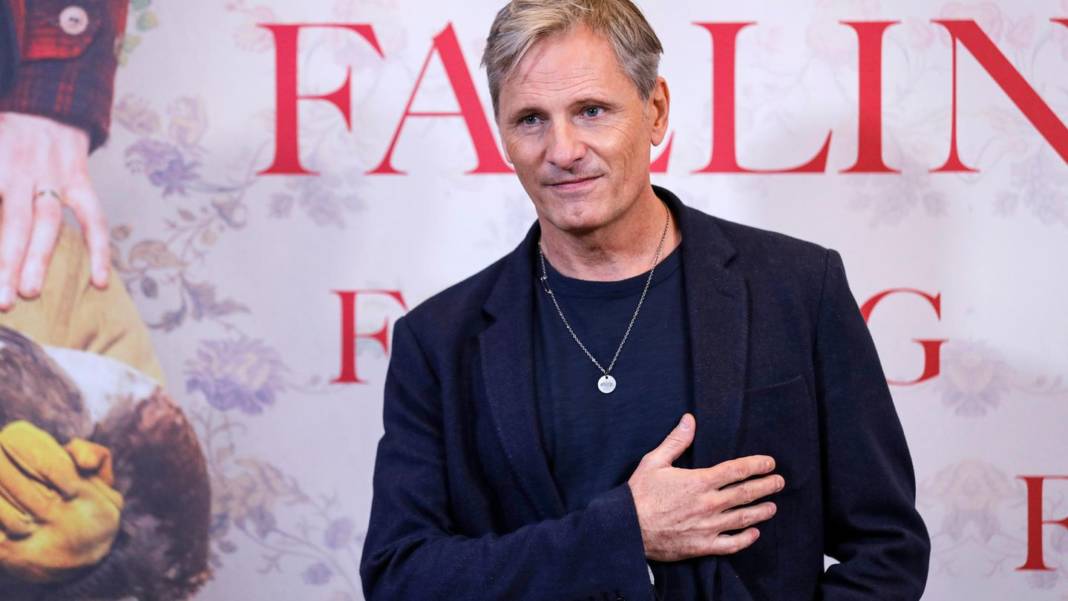 dear-viggo,-…:-stars-schreiben-persoenliche-briefe-an-ihr-juengeres-ich-–-und-lassen-tief-blicken dear-viggo,-…:-stars-schreiben-persoenliche-briefe-an-ihr-juengeres-ich-–-und-lassen-tief-blicken