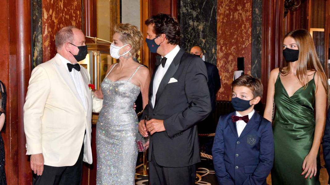 hollywood-trifft-hof:-in-monaco-glitzert-sie-verfuehrerisch-wie-ein-bond-girl hollywood-trifft-hof:-in-monaco-glitzert-sie-verfuehrerisch-wie-ein-bond-girl