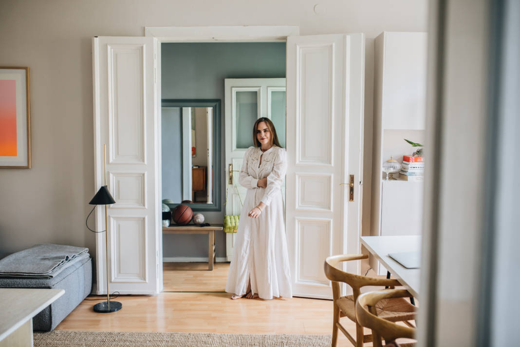 eine-wohnung-fuer-alle-sinne:-zuhause-bei-journelles-managerin-charlotte-adam