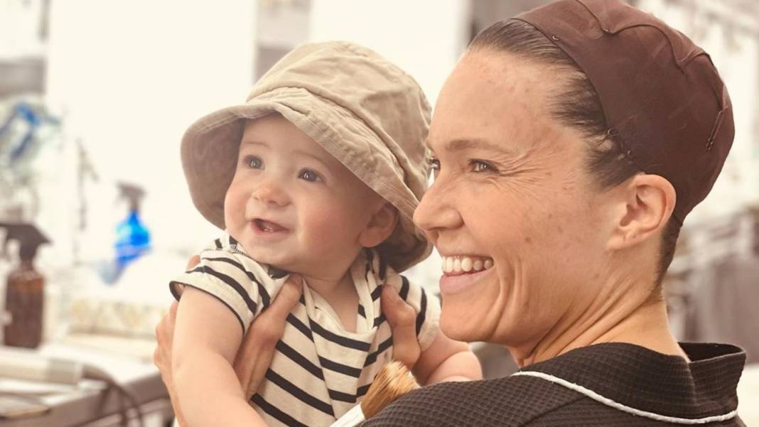 star-kinder-2021:-am-set-hat-baby-august-alle-haende-voll-zu-tun star-kinder-2021:-am-set-hat-baby-august-alle-haende-voll-zu-tun