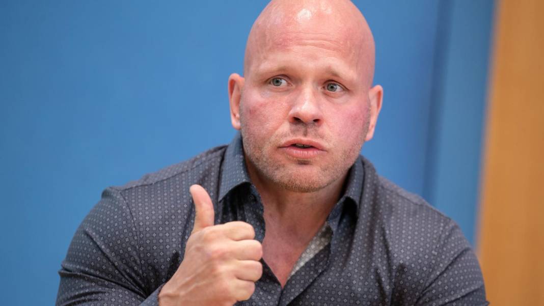 wegen-medialer-praesenz:-klinik-streicht-intensivpfleger-ricardo-lange-offenbar-alle-dienste