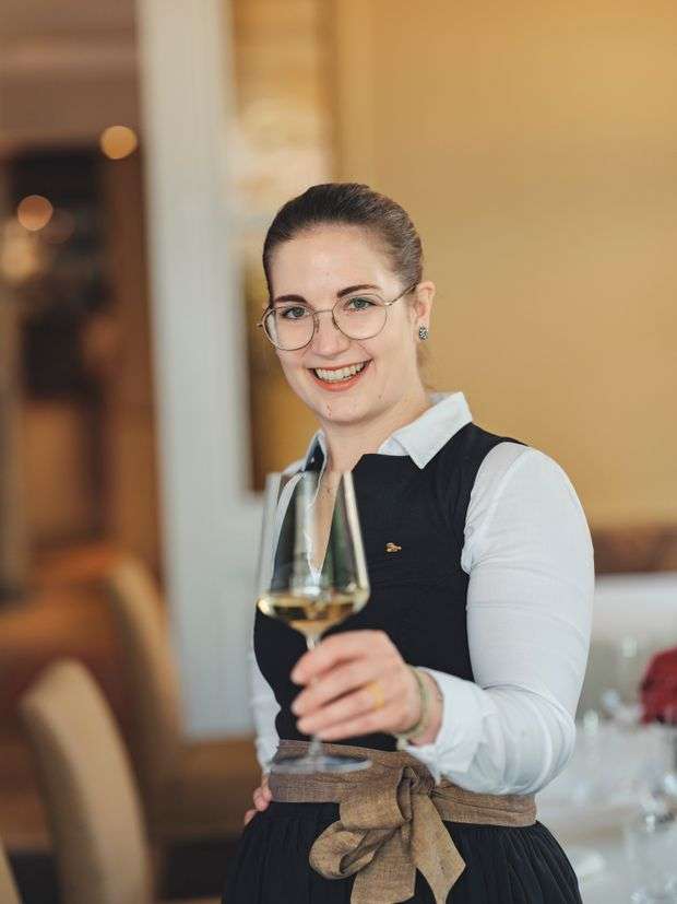sommeliere-katharina-gnigler,-restaurant-ins-landhaus-bacher sommeliere-katharina-gnigler,-restaurant-ins-landhaus-bacher