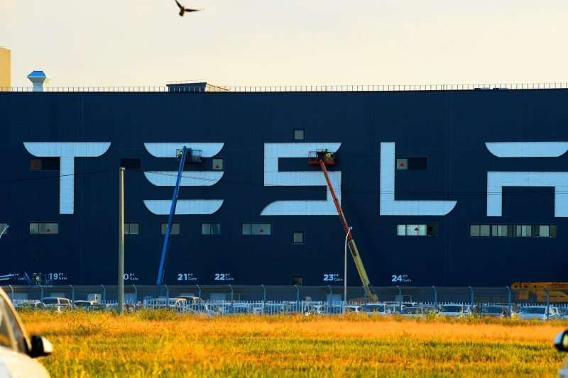 viele-jobs-mit-sechsstelligen-gehaeltern:-so-viel-verdienen-die-mitarbeiter-bei-tesla viele-jobs-mit-sechsstelligen-gehaeltern:-so-viel-verdienen-die-mitarbeiter-bei-tesla