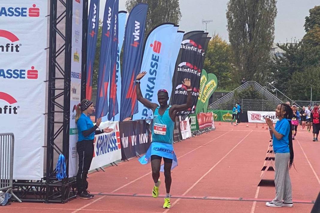 isaac-kosgei-holt-sich-sieg-am-bodensee isaac-kosgei-holt-sich-sieg-am-bodensee