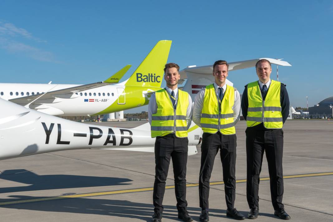 air-baltic-wird-26:-flugschueler-gratuliert-auf-besondere-weise air-baltic-wird-26:-flugschueler-gratuliert-auf-besondere-weise