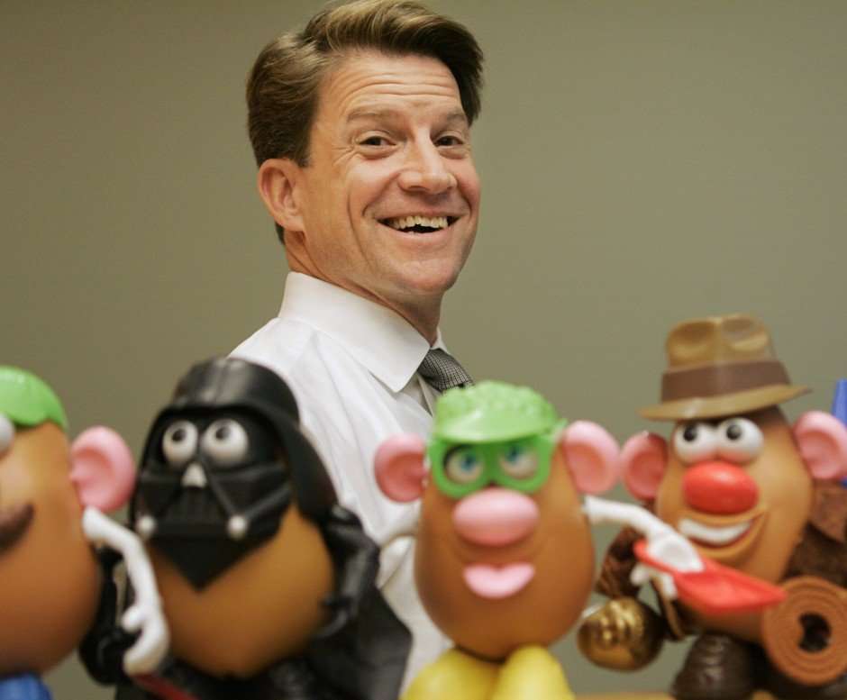 langjaehriger-hasbro-chef-mit-58-jahren-gestorben langjaehriger-hasbro-chef-mit-58-jahren-gestorben