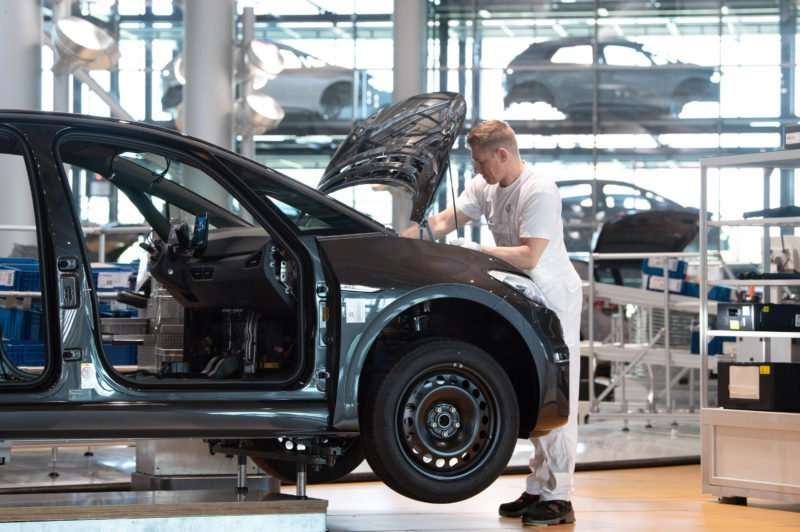 das-sind-die-jobs,-die-euch-ein-fast-sechsstelliges-gehalt-in-der-autoindustrie-einbringen-koennen das-sind-die-jobs,-die-euch-ein-fast-sechsstelliges-gehalt-in-der-autoindustrie-einbringen-koennen