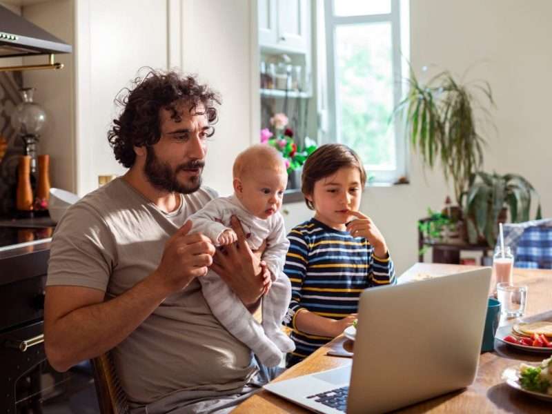 home-office:-diese-5-gewohnheiten-koennen-euch-zu-hause-eure-produktivitaet-ruinieren home-office:-diese-5-gewohnheiten-koennen-euch-zu-hause-eure-produktivitaet-ruinieren