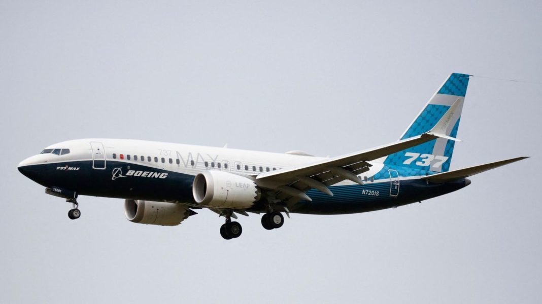 anklage-wegen-betrugs:-er-pruefte-die-skandal-boeing-737-max,-nun-drohen-ihm-100-jahre-haft:-testpilot-sieht-sich-als-suendenbock