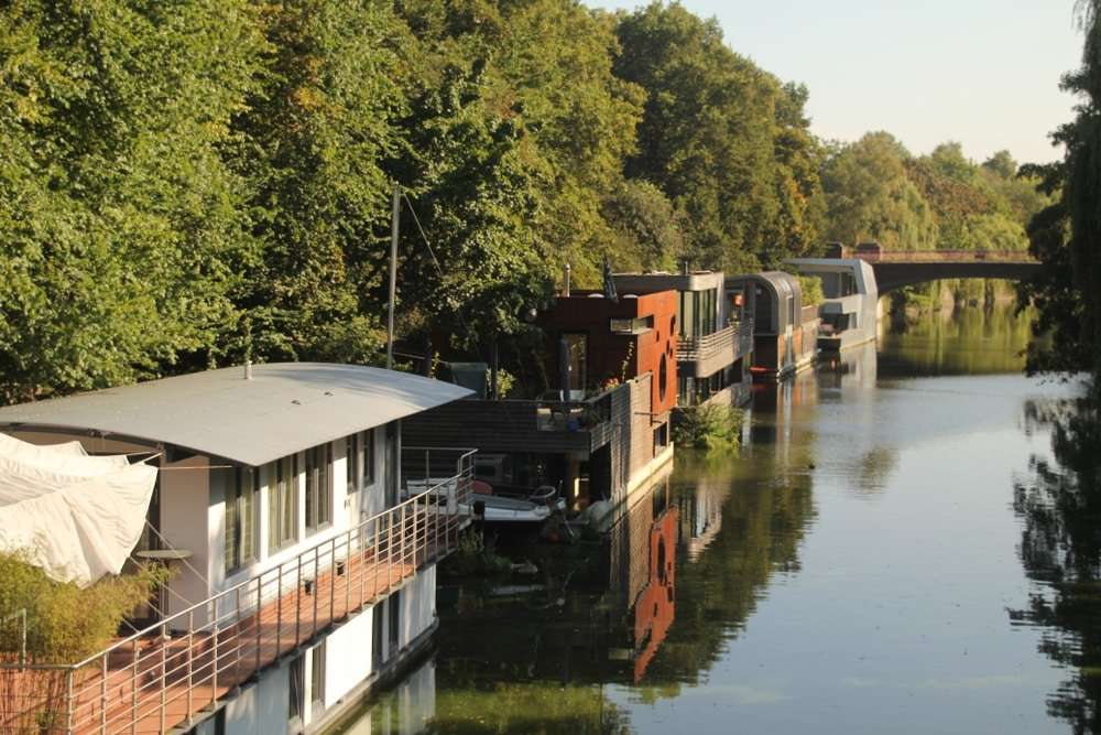 unterwegs-mit-dem-hausboot-–-urlaub-auf-dem-wasser unterwegs-mit-dem-hausboot-–-urlaub-auf-dem-wasser