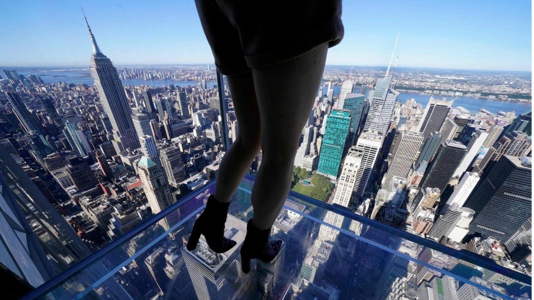 neue-aussichtsplattform-in-new-york-city:-auf-der-spitze-des-one-vanderbilt-ueber-manhattan-schweben