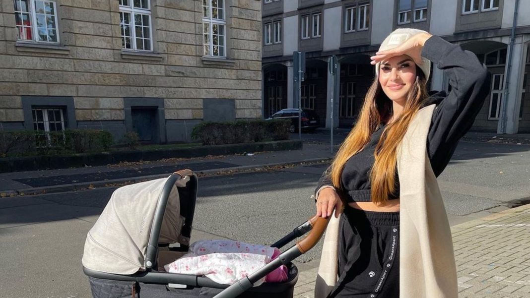 stylische-eltern:-ihr-erster-stadtbummel-mit-baby-snow stylische-eltern:-ihr-erster-stadtbummel-mit-baby-snow