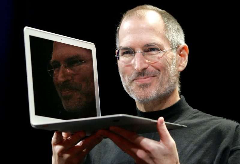 steve-jobs-hatte-eine-angewohnheit,-wenn-er-mit-menschen-sprach-—-sie-machte-ihn-erfolgreich steve-jobs-hatte-eine-angewohnheit,-wenn-er-mit-menschen-sprach-—-sie-machte-ihn-erfolgreich