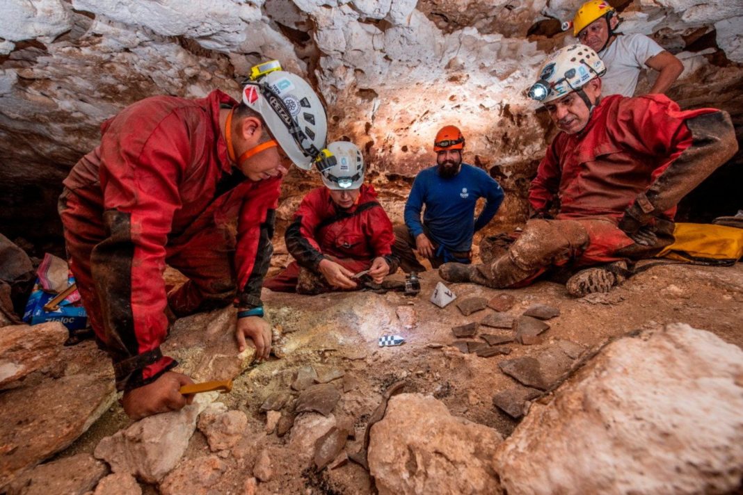 in-mexiko-wurde-ein-1.000-jahre-altes-maya-kanu-entdeckt