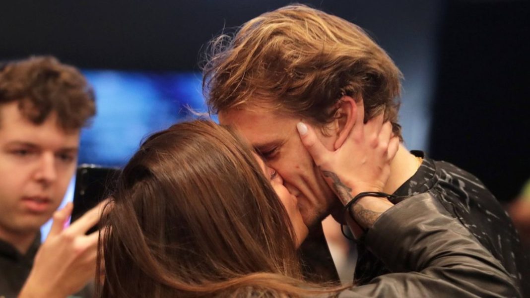 atp-turnier-in-wien:-hier-kuesst-sophia-thomalla-ihren-alexander-zverev