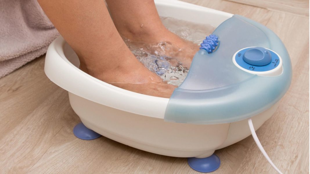 entspannung:-massagegeraet-und-pedikuere-in-einem:-diese-funktionen-vereint-das-fusssprudelbad entspannung:-massagegeraet-und-pedikuere-in-einem:-diese-funktionen-vereint-das-fusssprudelbad