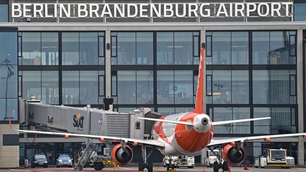 durchfallgefahr:-das-leitungswasser-am-berliner-flughafen-ist-mit-bakterien-verunreinigt-–-was-reisende-jetzt-wissen-muessen durchfallgefahr:-das-leitungswasser-am-berliner-flughafen-ist-mit-bakterien-verunreinigt-–-was-reisende-jetzt-wissen-muessen