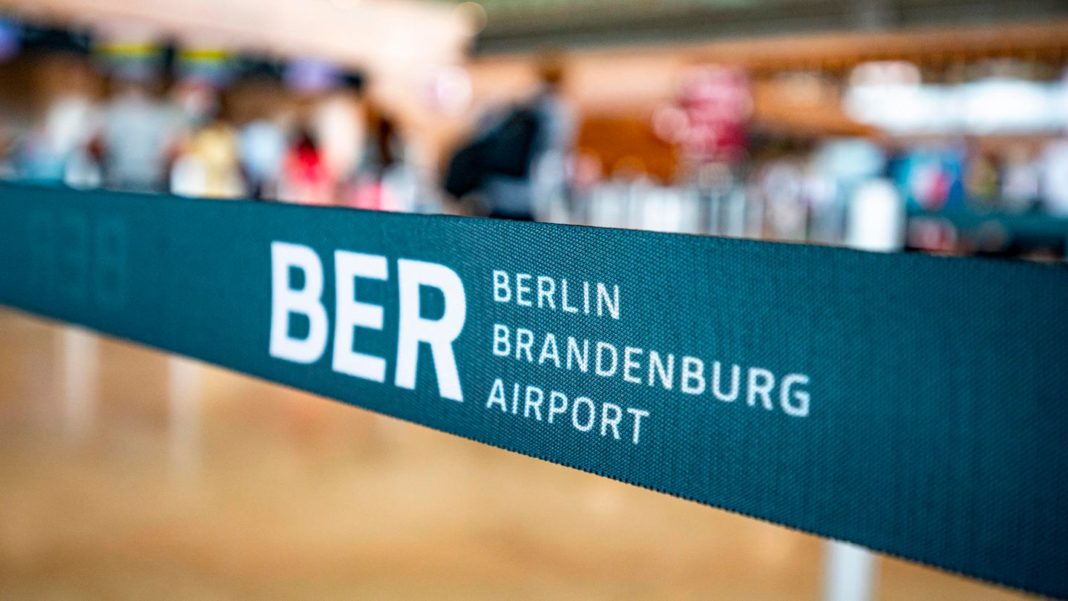 hauptstadtflughafen:-pannen,-pandemie-und-personalmangel:-bund-erhoeht-druck-auf-ber-verantwortliche hauptstadtflughafen:-pannen,-pandemie-und-personalmangel:-bund-erhoeht-druck-auf-ber-verantwortliche