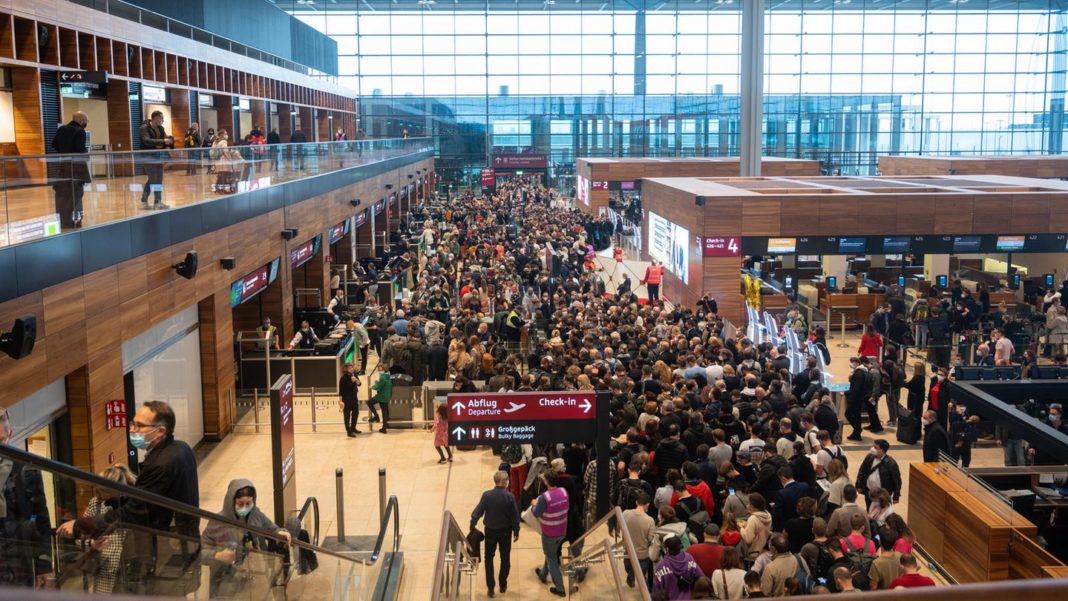 pannen-flughafen:-brandmelder-gibt-alarm-–-wieder-chaos-am-ber pannen-flughafen:-brandmelder-gibt-alarm-–-wieder-chaos-am-ber