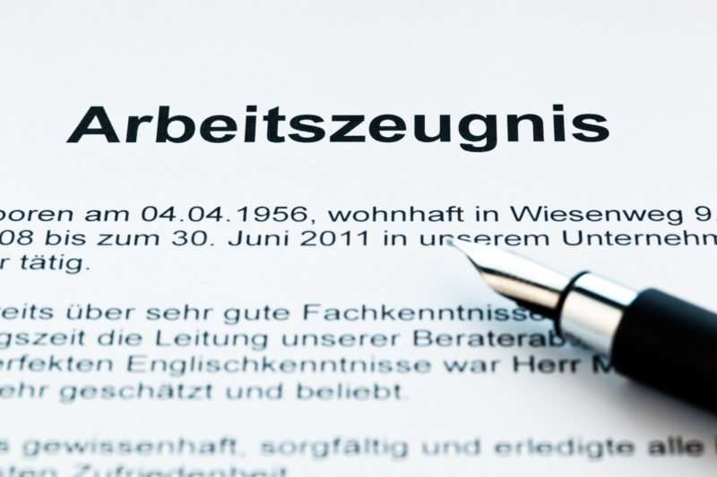 den-geheimcode-entschluesseln:-was-ein-gutes-arbeitszeugnis-ausmacht-—-und-was-die-floskeln-und-formulierungen-darin-konkret-bedeuten den-geheimcode-entschluesseln:-was-ein-gutes-arbeitszeugnis-ausmacht-—-und-was-die-floskeln-und-formulierungen-darin-konkret-bedeuten