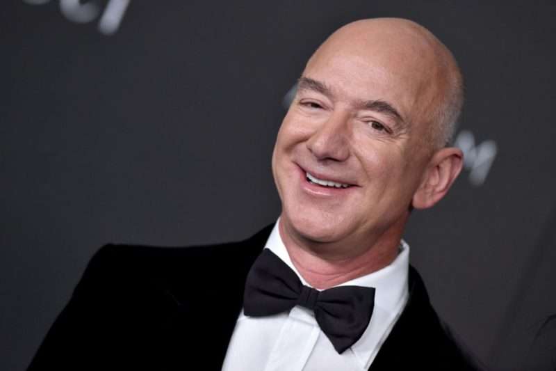 jeff-bezos’-ehemalige-assistentin-verraet:-diese-zwei-fragen-stellte-ihr-der-amazon-gruender-im-jobinterview-—-und-was-sie-aus-der-skurrilen-begegnung-lernte jeff-bezos’-ehemalige-assistentin-verraet:-diese-zwei-fragen-stellte-ihr-der-amazon-gruender-im-jobinterview-—-und-was-sie-aus-der-skurrilen-begegnung-lernte