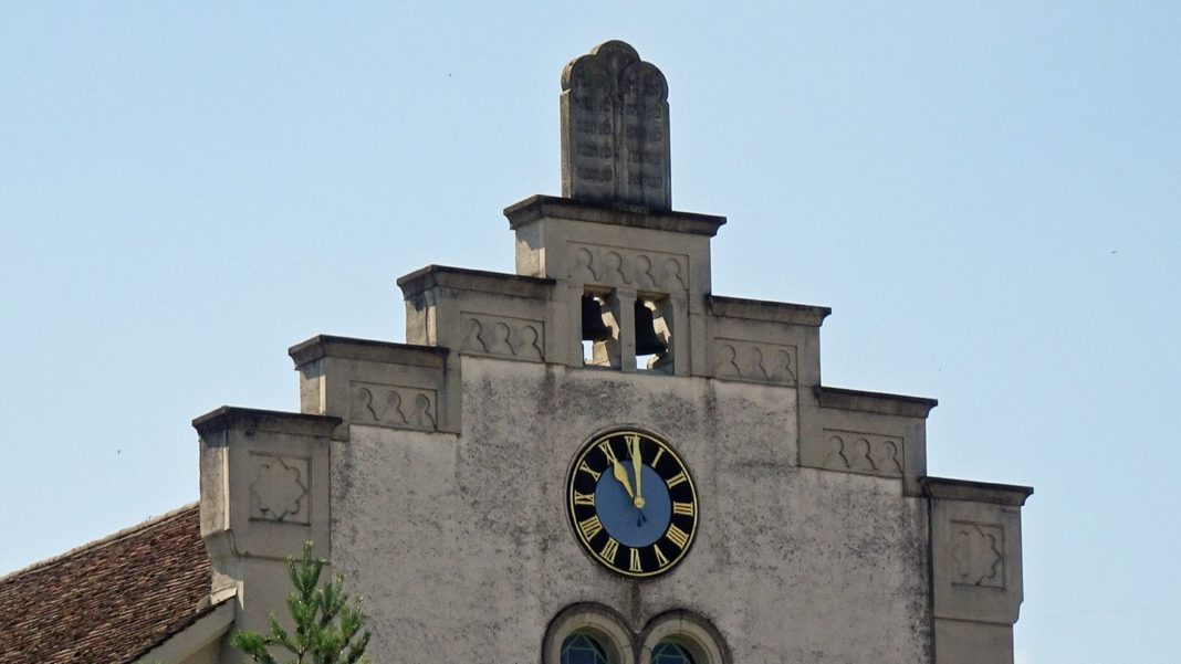 endingen-lengnau-im-aargau:-juedischer-kulturweg-in-der-schweiz:-wo-eine-synagogen-uhr-die-stunden-schlaegt endingen-lengnau-im-aargau:-juedischer-kulturweg-in-der-schweiz:-wo-eine-synagogen-uhr-die-stunden-schlaegt