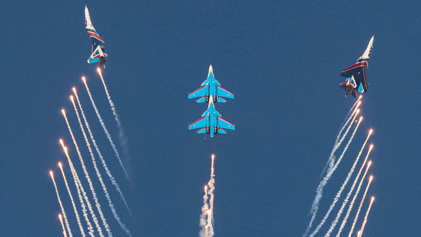 luftfahrtmesse:-dubai-airshow-2021:-waffen,-jets-und-milliarden-geschaefte luftfahrtmesse:-dubai-airshow-2021:-waffen,-jets-und-milliarden-geschaefte
