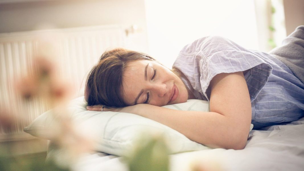 natuerliches-hilfsmittel:-warum-ein-dinkelkissen-verspannungen-an-kopf,-nacken-und-schultern-loesen-kann natuerliches-hilfsmittel:-warum-ein-dinkelkissen-verspannungen-an-kopf,-nacken-und-schultern-loesen-kann